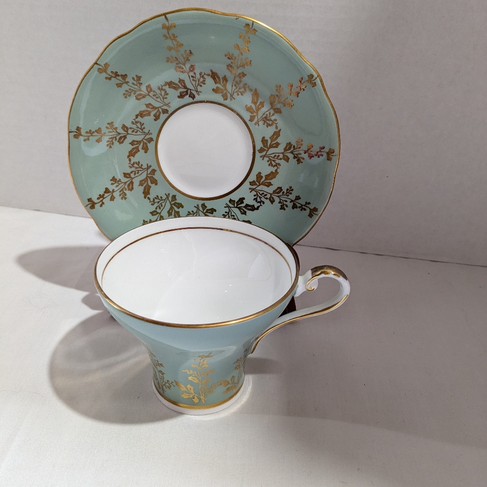 VTG Aynsley Bone China Corset Teacup And Saucer Green Gold Trim Gold Leaves
